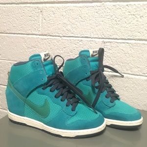 Nike Wedge Dunk Teal Women’s Size 6. Like New.